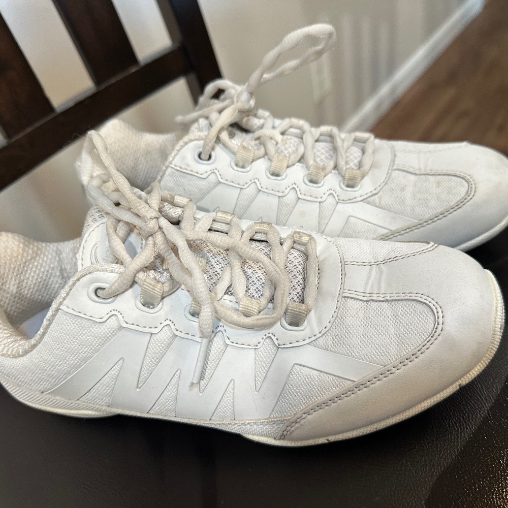 Chasse girls women's cheer shoes size 7 1/2
